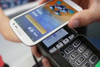 015E000005741674-photo-samsung-visa-nfc.jpg