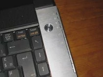 00D2000000113169-photo-asus-w1n17-rwt-des-touches-d-acc-s-rapide-particuli-rement-l-gante.jpg