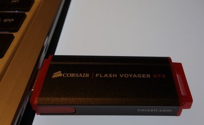 0190000007406615-photo-corsair-flash-voyager-gtx.jpg