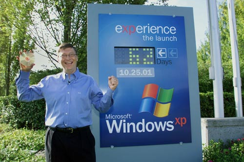 02570348-photo-microsoft-windows-xp-rtm-bill-gates.jpg