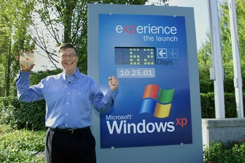02570348-photo-microsoft-windows-xp-rtm-bill-gates.jpg