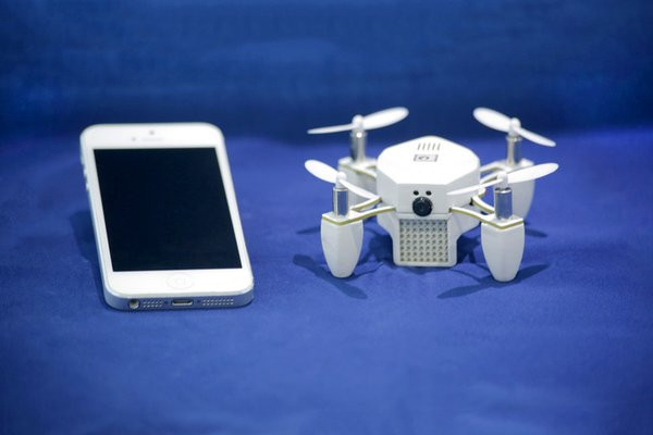0258000008374564-photo-drone-zano.jpg