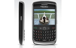 012C000001765466-photo-blackberry-curve-8900.jpg