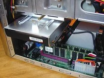 00D2000000069449-photo-epox-ex5-300s-pratique-le-tiroir-pour-disque-dur.jpg