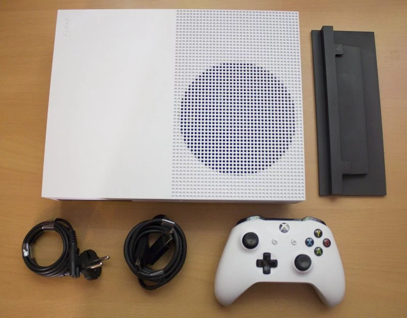 0320000008534550-photo-xbox-one-s-14.jpg