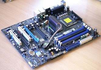 000000E600404777-photo-evga-nforce-680i-sli-6.jpg