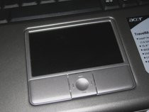 00D2000000113145-photo-acer-4502wlci-un-touchpad-un-petit-peu-particulier.jpg