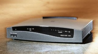 000000B400122319-photo-routeur-cisco-system-837-adsl-broadband-router.jpg