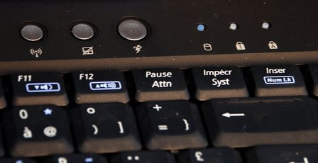 000000E600104395-photo-asus-m6bne-keyboard.jpg