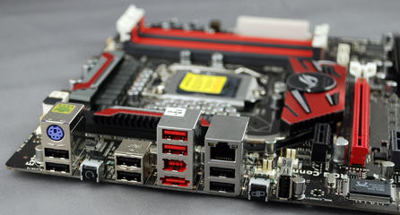 000000F002394380-photo-asus-maximus-formula-iii-rog-8.jpg