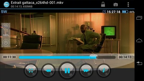 0226000005514823-photo-motorola-razr-hd.jpg