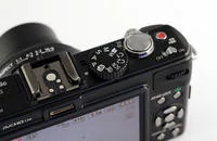 00C8000003785846-photo-panasonic-lumix-lx5-commandes-sup-rieures.jpg