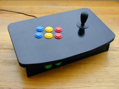 0190000000054812-photo-manette-d-arcade-finale.jpg