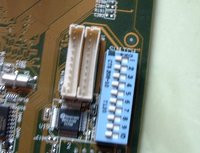 00C8000000050829-photo-asus-p4b-connecteurs-secure-digital-et-memory-stick.jpg