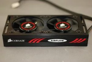 012C000002316396-photo-dissipateur-corsair-airflow.jpg