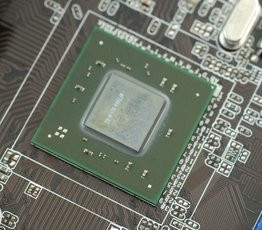 000000E601360978-photo-nvidia-nforce-780a-sli-chip.jpg