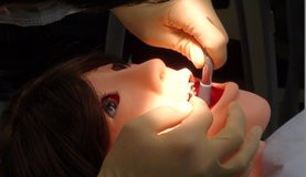 000000A003041190-photo-live-japon-robot-cobaye-dentiste.jpg