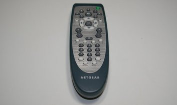 000000D200649108-photo-netgear-eva8000-t-l-commande.jpg