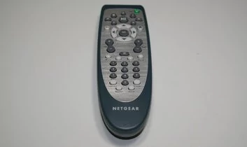 000000D200649108-photo-netgear-eva8000-t-l-commande.jpg