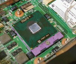 00FA000001312252-photo-penryn-mont-sur-chipset.jpg