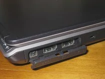 00D2000000113156-photo-sony-s1hp-un-cache-prot-ge-les-ports-usb-et-firewire.jpg