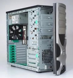 00EC000000059838-photo-chenbro-pc61166-gaming-bomb-ouverture-du-bo-tier.jpg