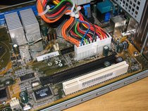 00D2000000114368-photo-shuttle-sb86i-port-pci-express-et-pci.jpg