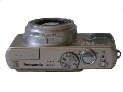 0000012C00141911-photo-panasonic-lx-1-dessus.jpg