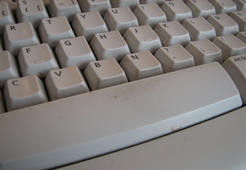 000000AA00580889-photo-nettoyage-pc-clavier-barre-d-espace-sale.jpg