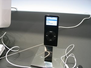 012C000000144951-photo-apple-expo-2005-ipod-nano.jpg