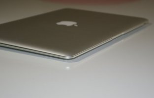 000000C800911726-photo-coin-avant-macbook-air.jpg