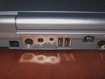 00D2000000113189-photo-toshiba-qosmio-e10-l-essentiel-des-connecteurs-se-trouve-l-arri-re.jpg