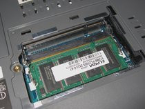 00D2000000113191-photo-toshiba-qosmio-e10-un-seul-emplacement-m-moire-est-occup.jpg