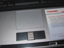 00D2000000113192-photo-toshiba-qosmio-e10-une-petite-roulette-pour-simplifier-les-choses.jpg