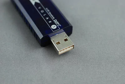 Une clé USB tuner TNT avec 1 Go de mémoire