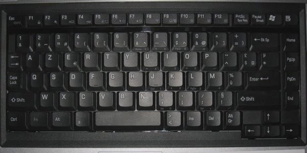 0258000000113183-photo-toshiba-qosmio-e10-clavier.jpg