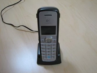 000000FA00390300-photo-logitech-cordless-internet-handset.jpg