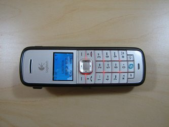 000000FA00390299-photo-logitech-cordless-internet-handset.jpg