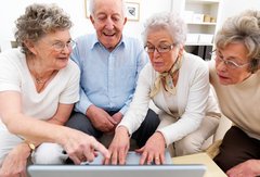 Les seniors face au numérique : voulez-vous surfer, grand-mère ?
