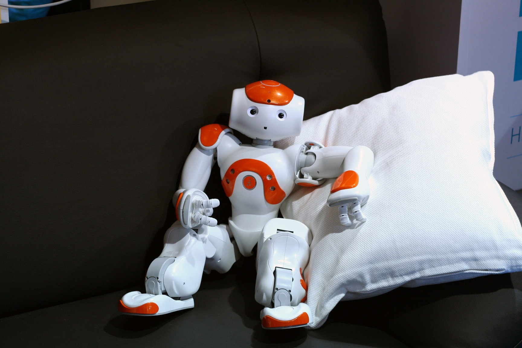 Робот бадя. Робот. Робот nao. Добрый робот. Робот для сна.