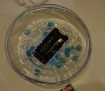 CES 2013 : la vapeur hydrofuge rend les téléphones waterproof !