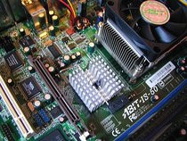 00D2000000060733-photo-abit-digidice-le-chipset-i865g-se-passe-de-ventilateur.jpg