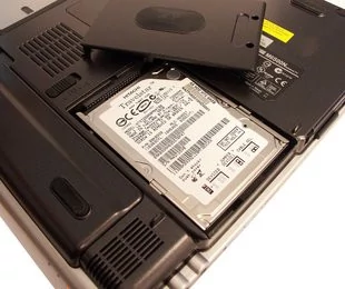 0000010400104893-photo-asus-m6bne-logement-hd.jpg