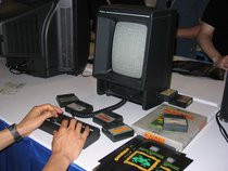 00D2000000089142-photo-e3-2004-rhooo-un-vectrex.jpg