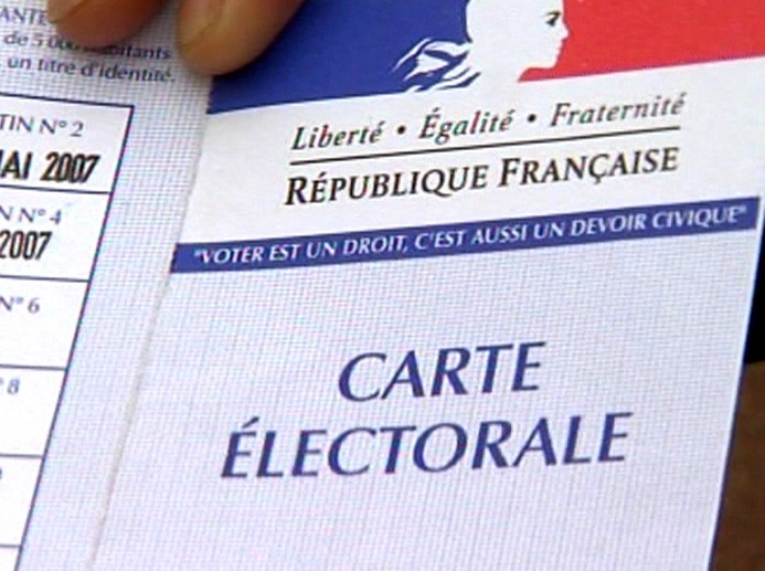 Présidentielle : a-t-on le droit de faire un selfie avec son bulletin de vote dans l'isoloir ?