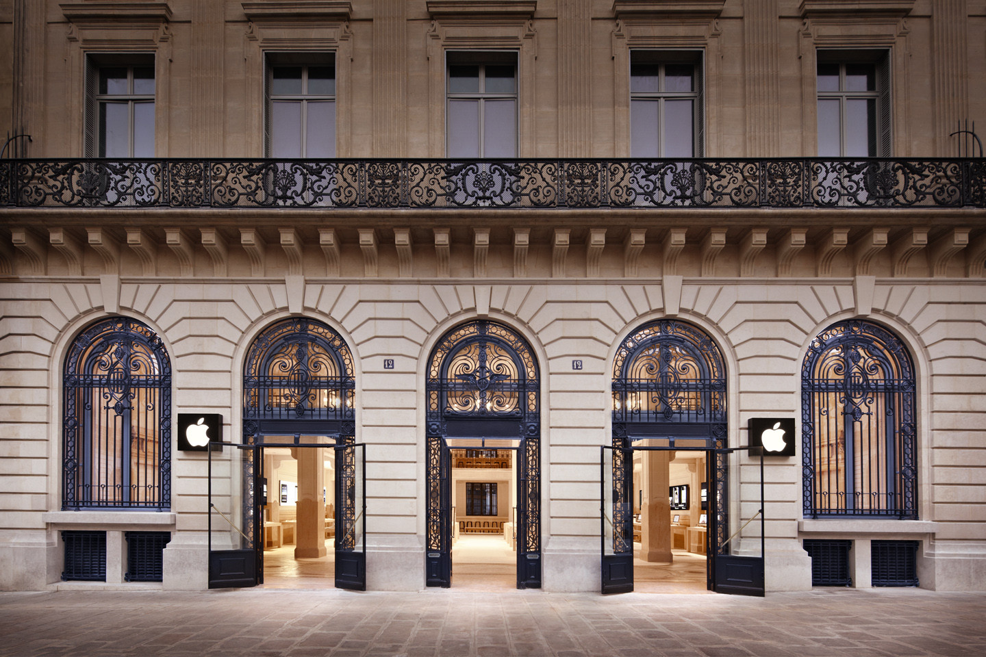 Apple France 7 millions d'euros d'impôts en 2014, le fisc enquête