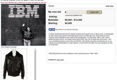 Une partie de la garde robe de Steve Jobs est vendue aux enchères