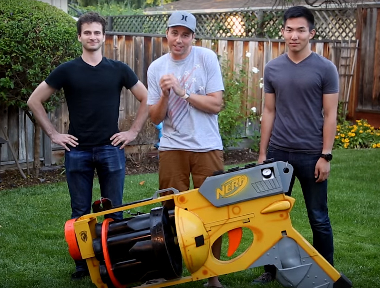 L'industrie c'est fou] Ce pistolet Nerf géant tire des fléchettes à 80 km/h