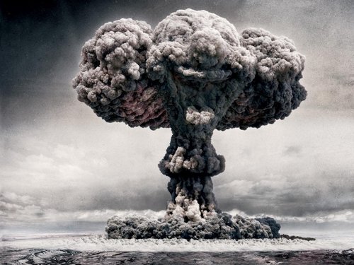 Résultat de recherche d'images pour "bombe atomique"