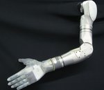 La DARPA teste avec succès une prothèse de main reproduisant la sensation du toucher